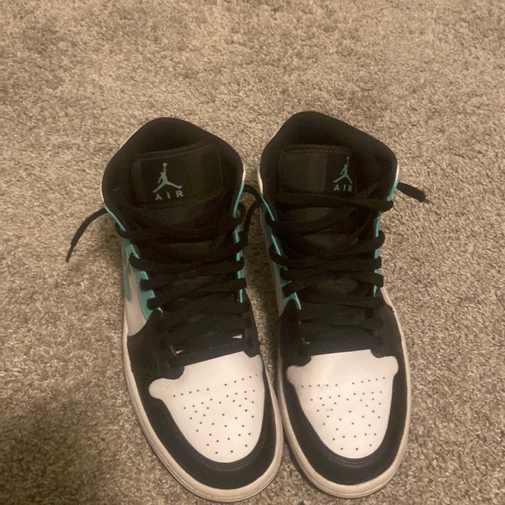 Jordan 1 Mid Tropical Twist
